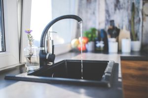 Image presents What features should you consider when choosing a faucet